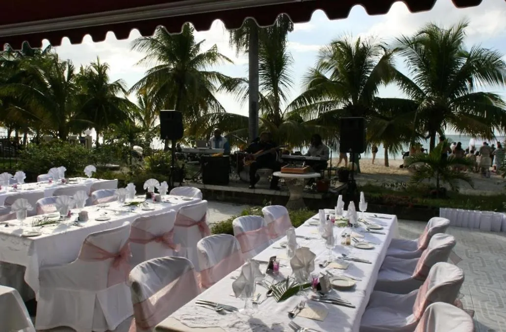 Negril Place 4-Star Resort With Pool Camp- Beach Access Apartment